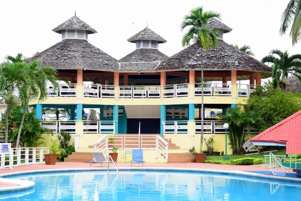 Mystic Ridge Apt 2 Plus 6 Ocho Rios Exterior photo